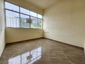 Apartamento com 2 Quartos para Alugar, 52 m² em Várzea - Teresópolis