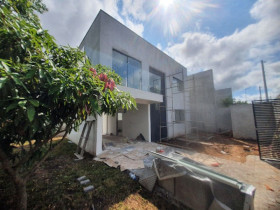 Casa com 3 Quartos à Venda, 208 m² em Maria Antonieta - Pinhais