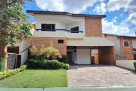 Casa com 4 Quartos para Alugar, 497 m² em Alphaville - Santana De Parnaíba