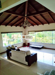 Casa com 4 Quartos à Venda, 225 m² em Trindade - Florianópolis