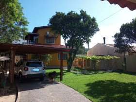 Sobrado com 3 Quartos à Venda, 450 m² em Muquem - Florianópolis