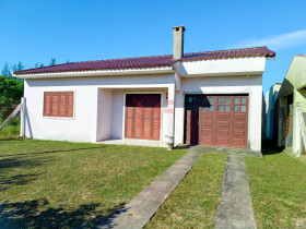 Casa com 2 Quartos à Venda,  em Capão Da Canoa