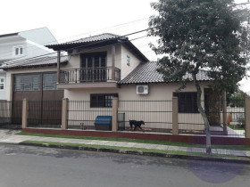 Casa com 4 Quartos à Venda,  em Parque Da Matriz - Cachoeirinha
