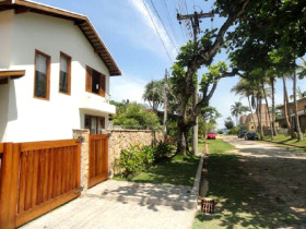Casa de Condomínio com 4 Quartos para Temporada, 300 m² em Lázaro - Ubatuba
