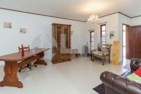 Casa com 3 Quartos à Venda, 400 m² em Passo Da Areia - Porto Alegre