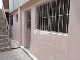 Casa com 2 Quartos para Alugar, 120 m² em Vila Jacuí - São Paulo