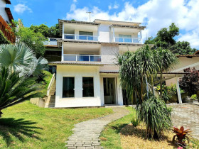 Casa com 4 Quartos à Venda, 450 m² em Pendotiba - Niterói