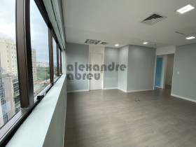 Sala Comercial para Alugar, 67 m² em Itaim Bibi - São Paulo