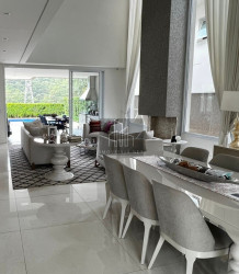 Casa com 4 Quartos para Alugar, 418 m² em Tamboré - Barueri