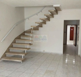 Casa com 2 Quartos para Alugar, 64 m²