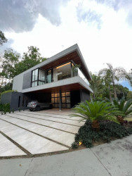 Casa com 4 Quartos à Venda,  em Ponta Negra - Manaus