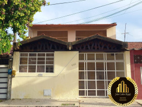 Casa com 3 Quartos à Venda,  em Cidade Dos Funcionários - Fortaleza