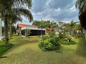 Casa com 4 Quartos à Venda,  em Vila Santo Antônio - Cotia