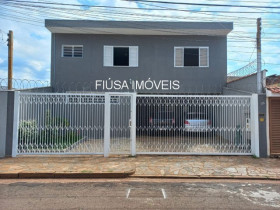 Sobrado com 5 Quartos à Venda,  em Vila Tibério - Ribeirão Preto
