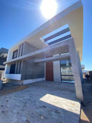 Casa com 5 Quartos à Venda, 426 m² em Xangri-lá