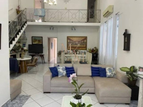 Casa com 4 Quartos à Venda, 282 m² em Vila Mathias - Santos