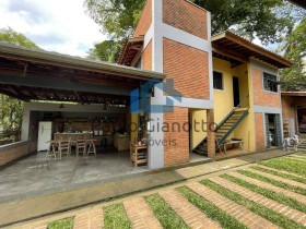 Casa com 3 Quartos à Venda, 2.255 m² em Granja Viana - Cotia