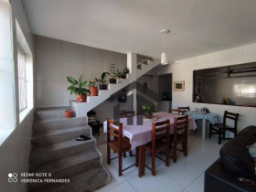 Casa com 3 Quartos à Venda, 201 m² em Torrões - Recife
