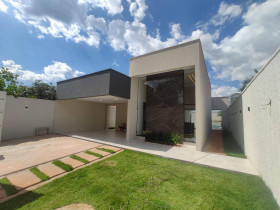 Casa com 3 Quartos à Venda, 185 m² em Jardim Balneário Meia Ponte - Goiânia
