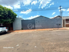 Casa com 3 Quartos à Venda,  em Vila Bandeirante - Campo Grande