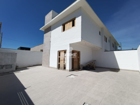 Casa com 2 Quartos à Venda, 68 m² em Massaguaçu - Caraguatatuba