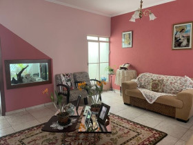Casa com 4 Quartos à Venda, 353 m² em Vila Nogueira - Campinas