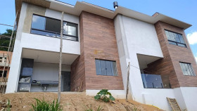 Casa com 3 Quartos à Venda, 116 m² em Golfe - Teresópolis
