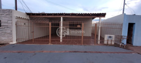 Casa com 3 Quartos para Alugar,  em Coophasul - Campo Grande
