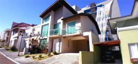Casa de Condomínio com 3 Quartos à Venda, 240 m² em Campo Comprido - Curitiba