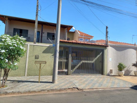 Casa com 5 Quartos à Venda, 317 m² em Jardim Pavesi - Pirassununga