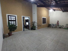 Casa com 2 Quartos à Venda, 134 m² em Vila Dos Comerciarios - Guaratinguetá
