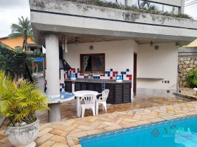Casa com 5 Quartos à Venda, 300 m² em Barra Da Lagoa - Ubatuba