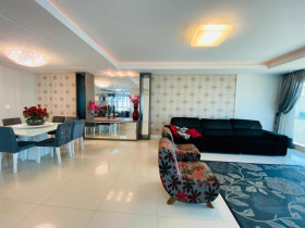 Apartamento com 4 Quartos para Temporada, 220 m² em Meia Praia - Itapema