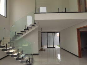Sobrado com 3 Quartos à Venda, 238 m² em Recanto Dos Eucaliptos - São José Dos Campos