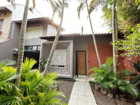 Casa com 3 Quartos à Venda,  em Vila Jardim - Porto Alegre