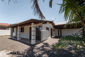 Casa com 3 Quartos à Venda, 108 m² em Vila São João - Torres