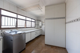 Apartamento com 3 Quartos à Venda, 230 m² em Moema - São Paulo