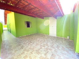 Casa com 2 Quartos à Venda, 70 m² em Vila Atlantica - Mongagua