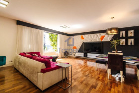 Casa com 3 Quartos à Venda, 380 m² em Jardim Avelino - São Paulo