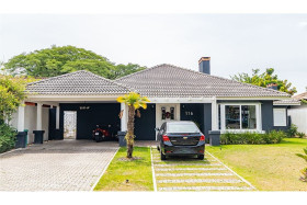 Casa com 4 Quartos à Venda, 295 m² em Belém Novo - Porto Alegre