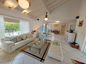 Casa de Condomínio com 5 Quartos para Alugar,  em Marbella - Angra Dos Reis