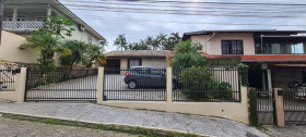 Casa com 4 Quartos à Venda,  em Floresta - Joinville