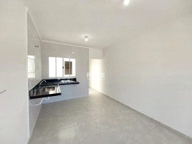 Casa de Condomínio com 2 Quartos à Venda, 51 m² em Balneário Dos Golfinhos - Caraguatatuba
