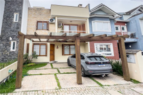 Casa com 3 Quartos à Venda,  em Ipanema - Porto Alegre