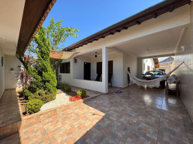 Casa com 4 Quartos à Venda, 260 m² em Balneário Gaivota - Itanhaém