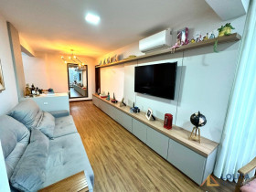 Apartamento com 2 Quartos à Venda, 76 m² em Centro - Florianopolis