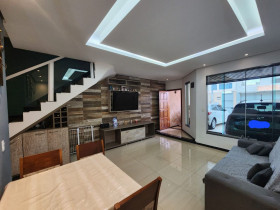 Casa com 3 Quartos à Venda, 140 m² em Cabral - Contagem
