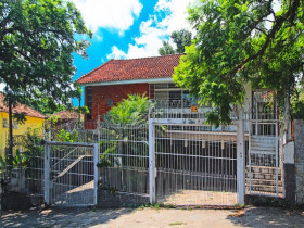 Casa com 3 Quartos à Venda, 260 m² em Menino Deus - Porto Alegre