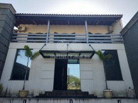 Casa com 10 Quartos à Venda ou Locação, 320 m² em Cidade Satélite - Atibaia