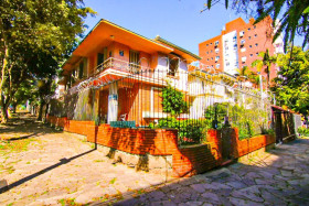Casa com 4 Quartos à Venda,  em Petrópolis - Porto Alegre